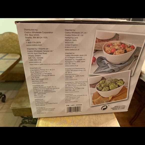 4 serving bowls never opened - Picture 4 of 5